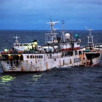 Bateau pêche illégale